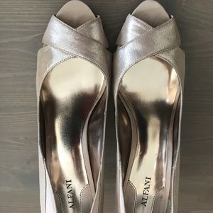 9.5 Lyrra Glaze (Blush) Alfani Pumps